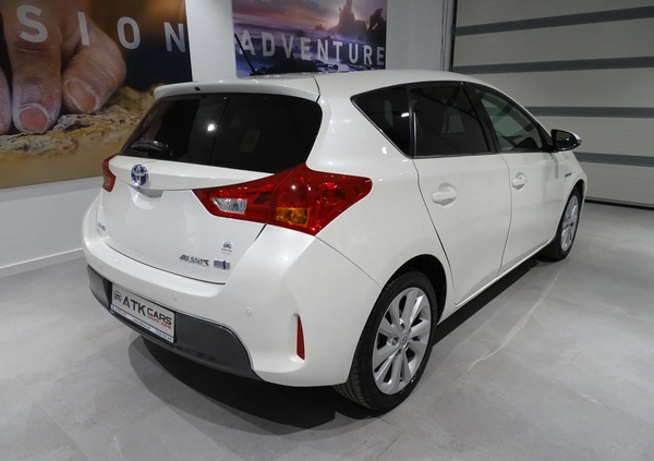 Toyota Auris cena 52900 przebieg: 100000, rok produkcji 2014 z Wałbrzych małe 277